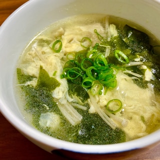 ふわふわ卵とわかめの中華風スープ